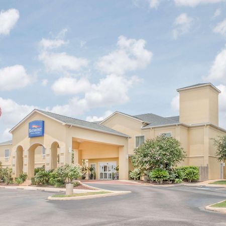 Baymont By Wyndham Pearsall Exterior photo