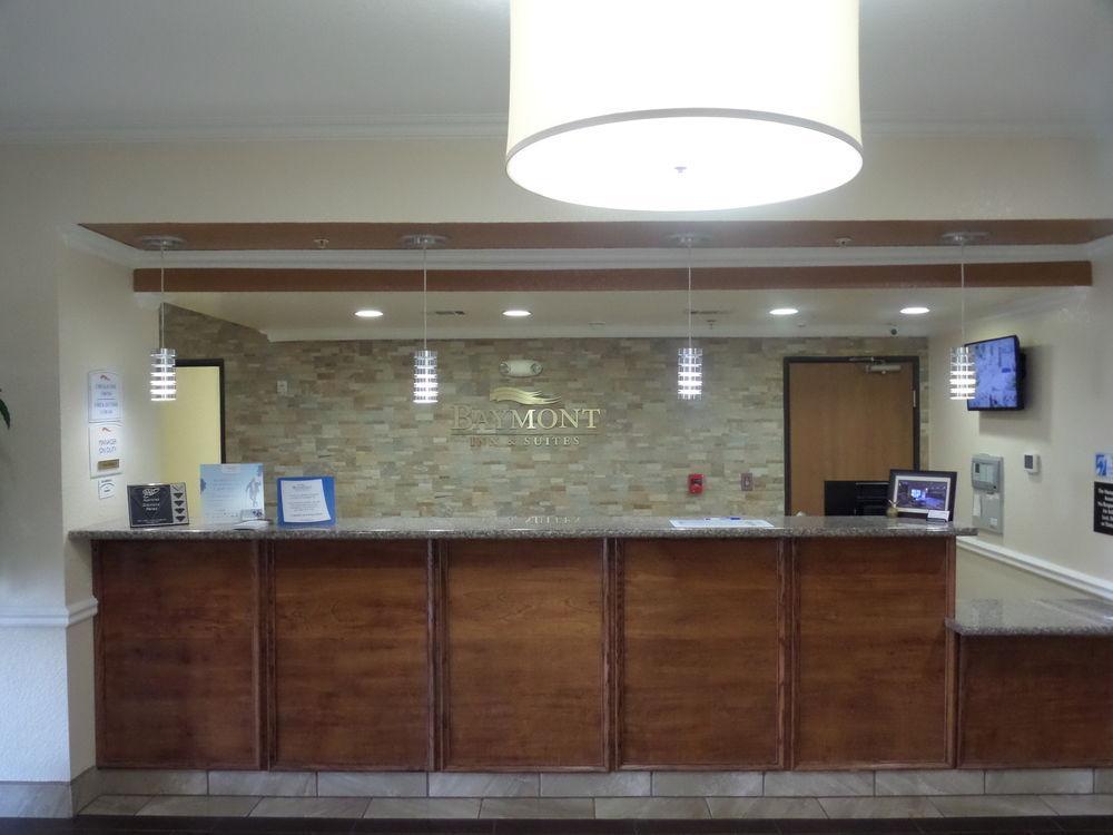 Baymont By Wyndham Pearsall Exterior photo